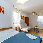 Pernar 3* بوريتش