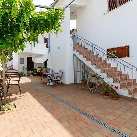 Guest house Pernar *